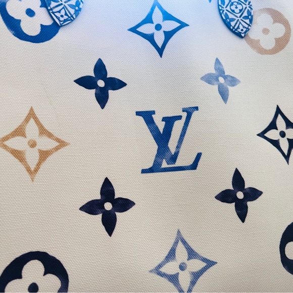 LOUIS VUITTON Neverfull GM Tote Bag
By The Pool Taormina Limited Edition - Picture 11 of 13